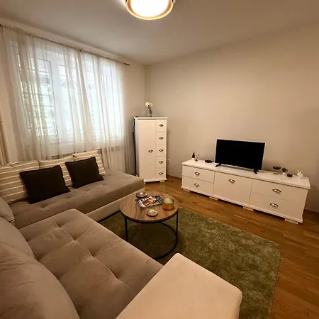 Apartment 7 Emperors *